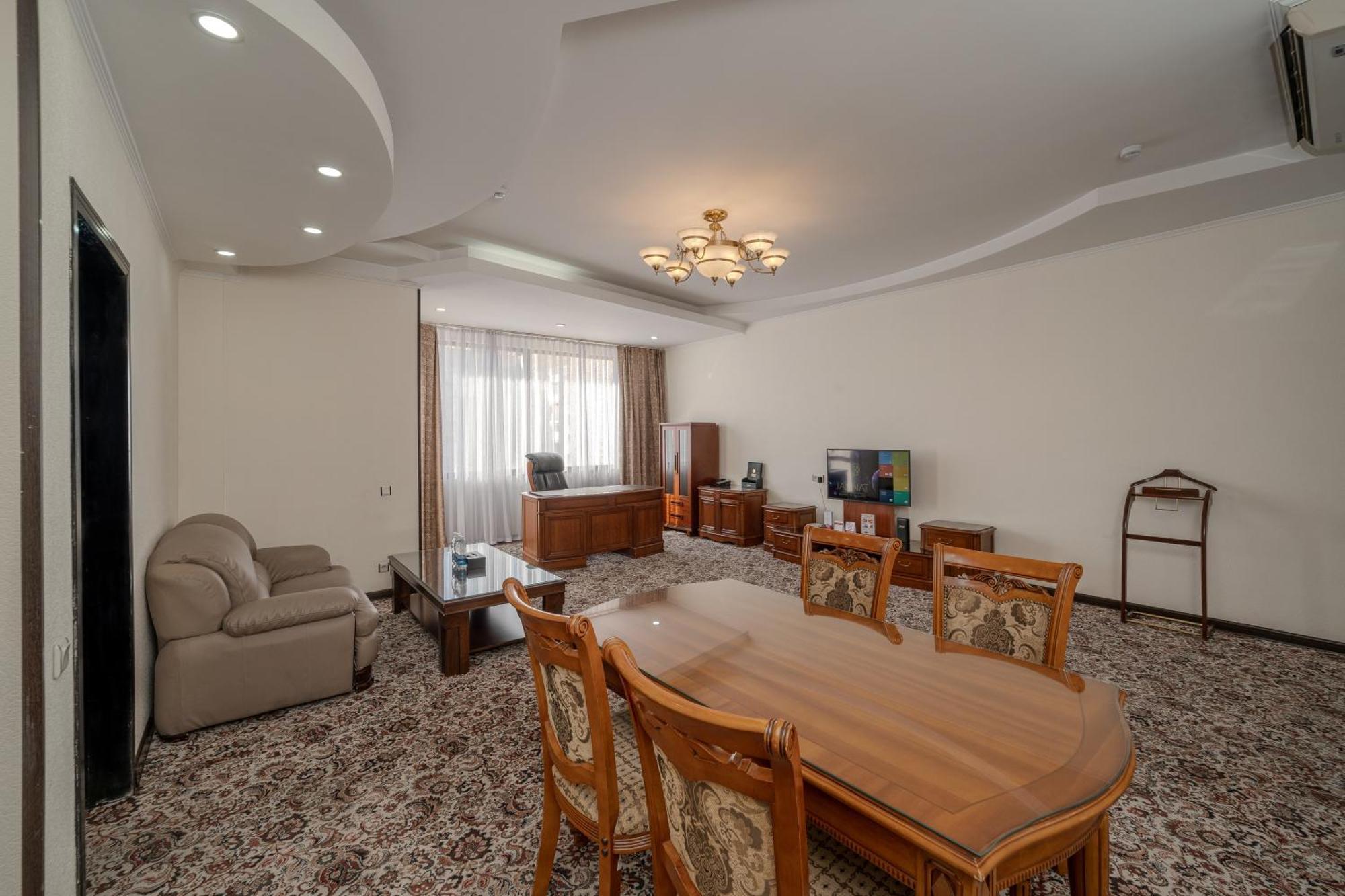 Hotel Jannat Regency Bischkek Exterior foto