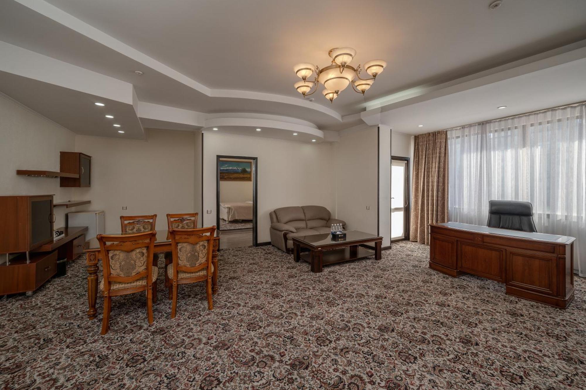 Hotel Jannat Regency Bischkek Exterior foto