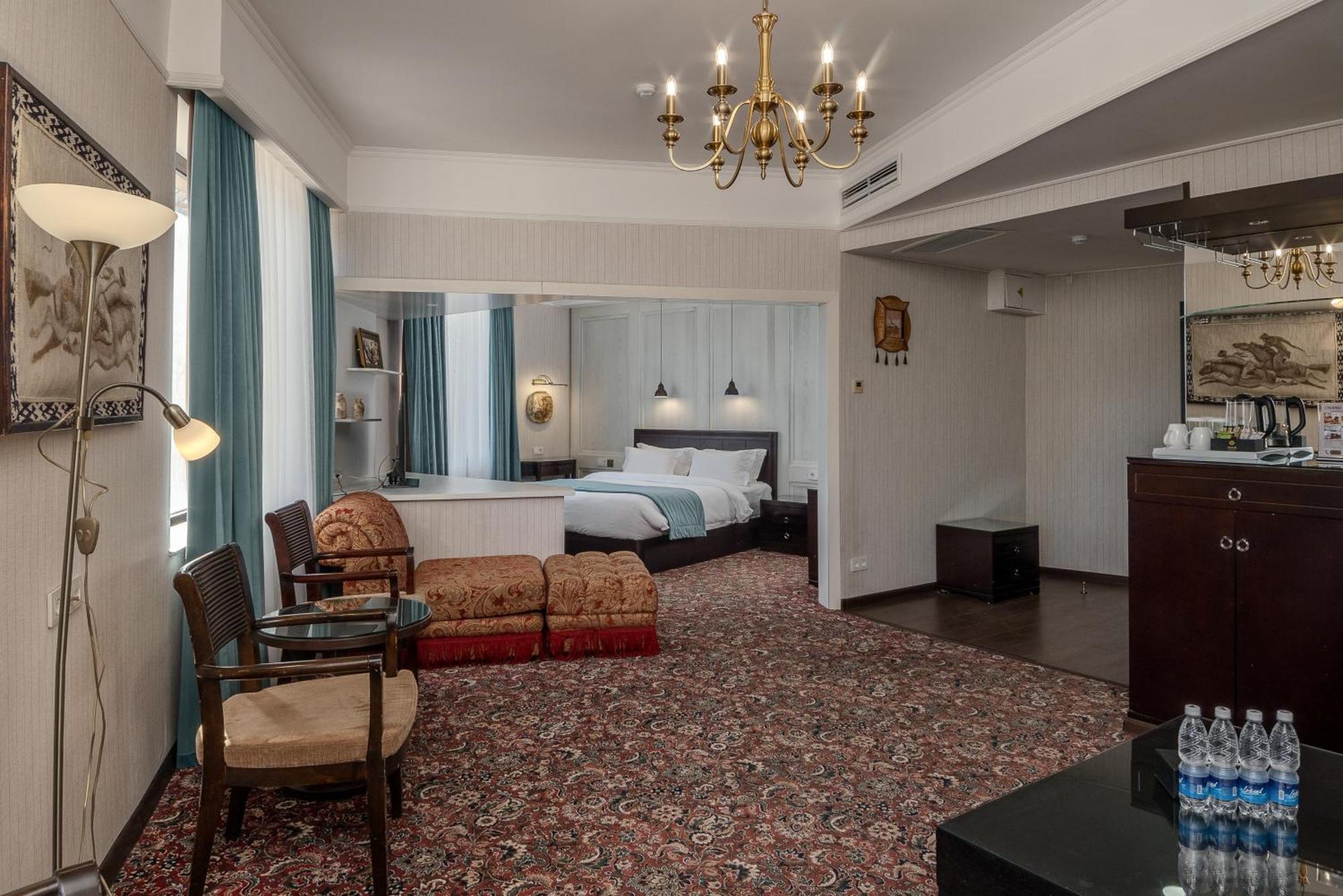 Hotel Jannat Regency Bischkek Zimmer foto