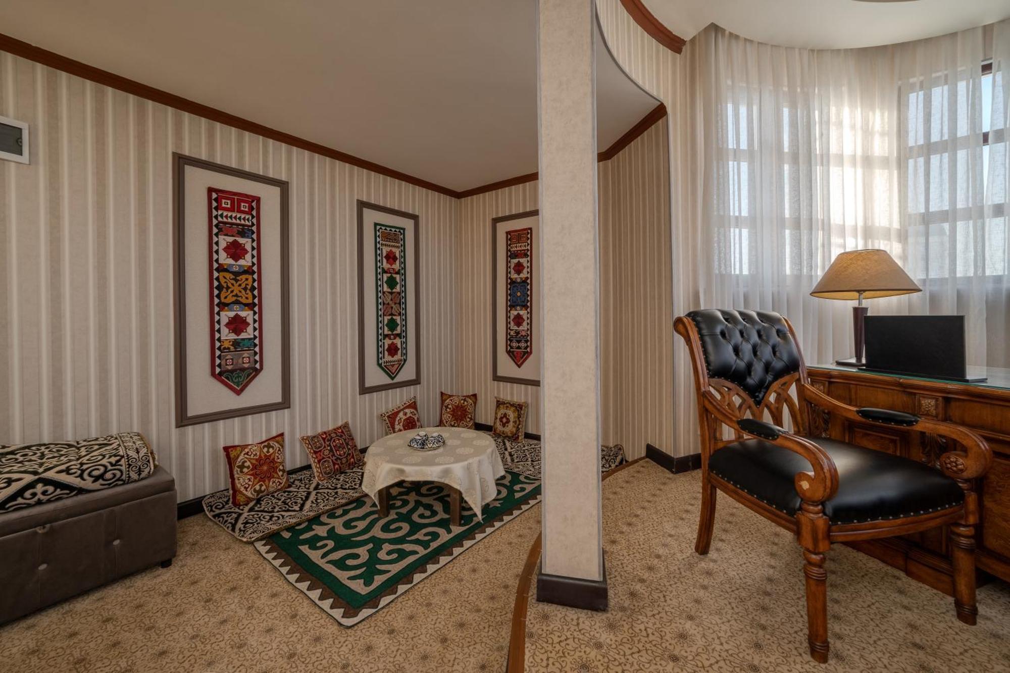 Hotel Jannat Regency Bischkek Zimmer foto